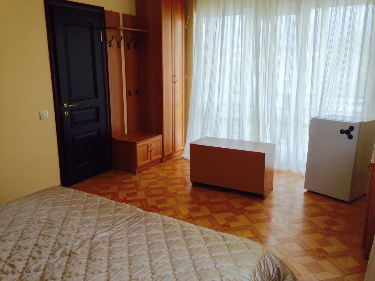 Rozalin Guest House Гудаута Номер фото