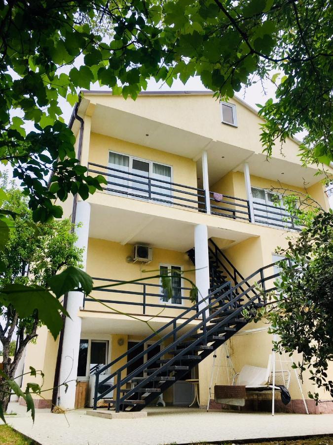 Rozalin Guest House Гудаута Екстер'єр фото