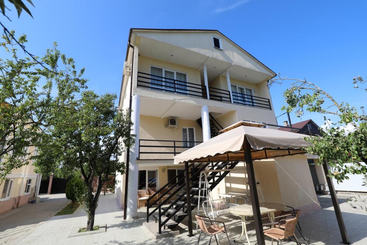 Rozalin Guest House Гудаута Екстер'єр фото